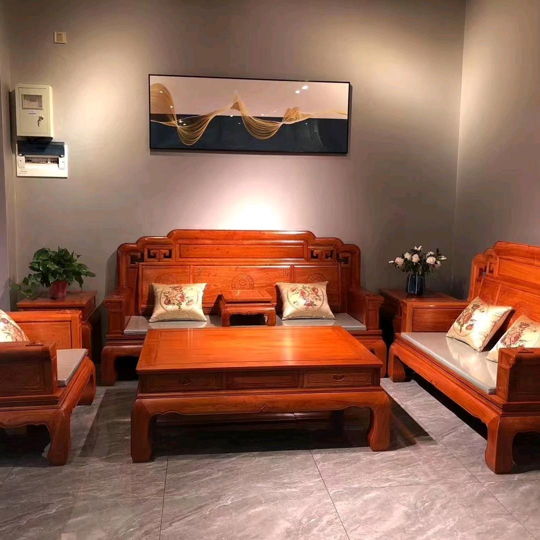 在秀以木成具