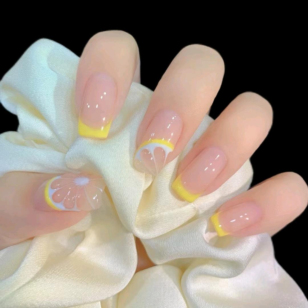 伊川县萌孩指美甲店