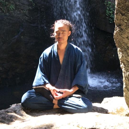 天台山慈云寺闭关式禅修茅棚