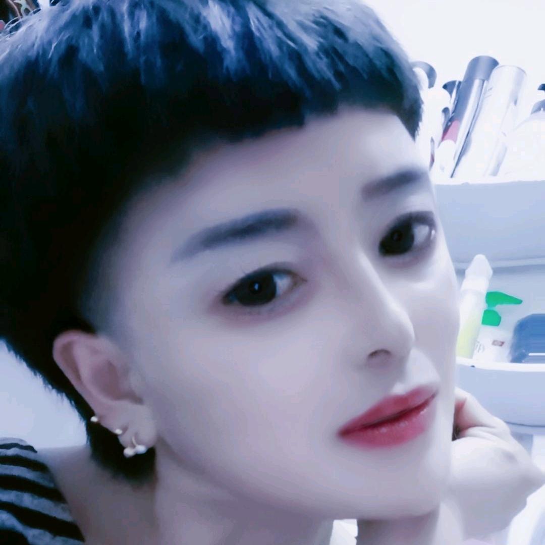 华姐：大码女装《清丰商贸城别居衣阁》