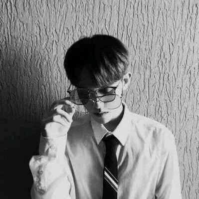 瘋嘚佷正經