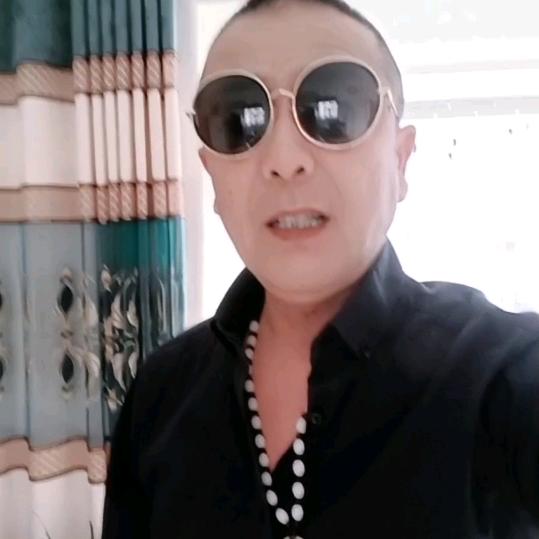 小革145聊天儿主播。