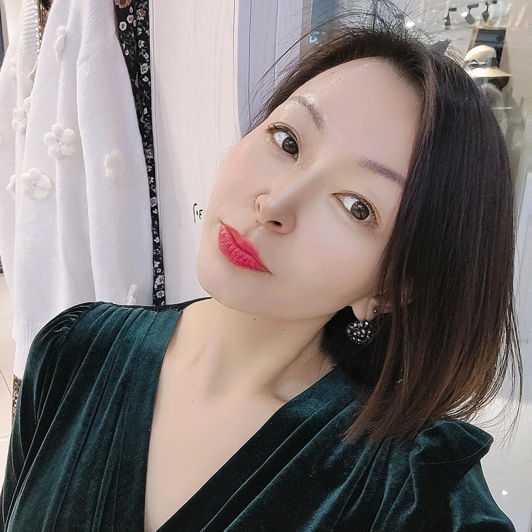 人民商场三楼306俪俪