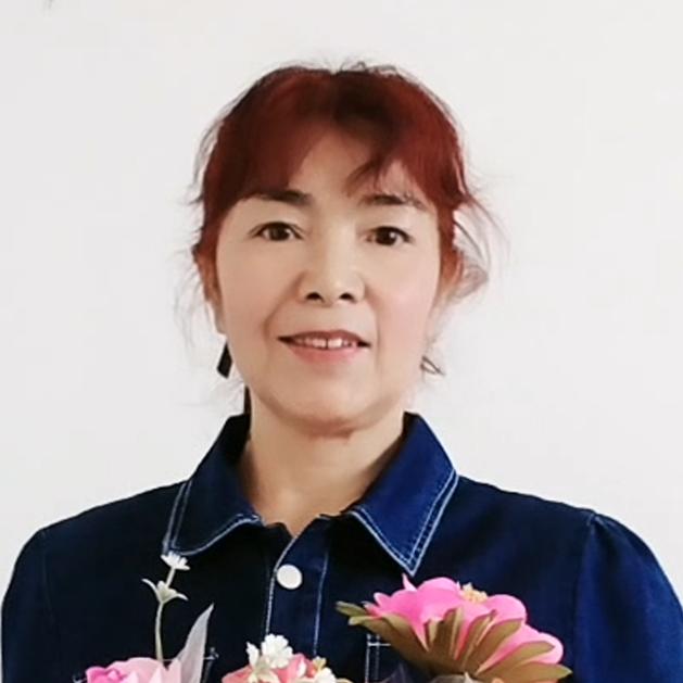 谢素华。