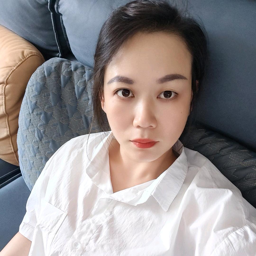 牛奶味的小团子