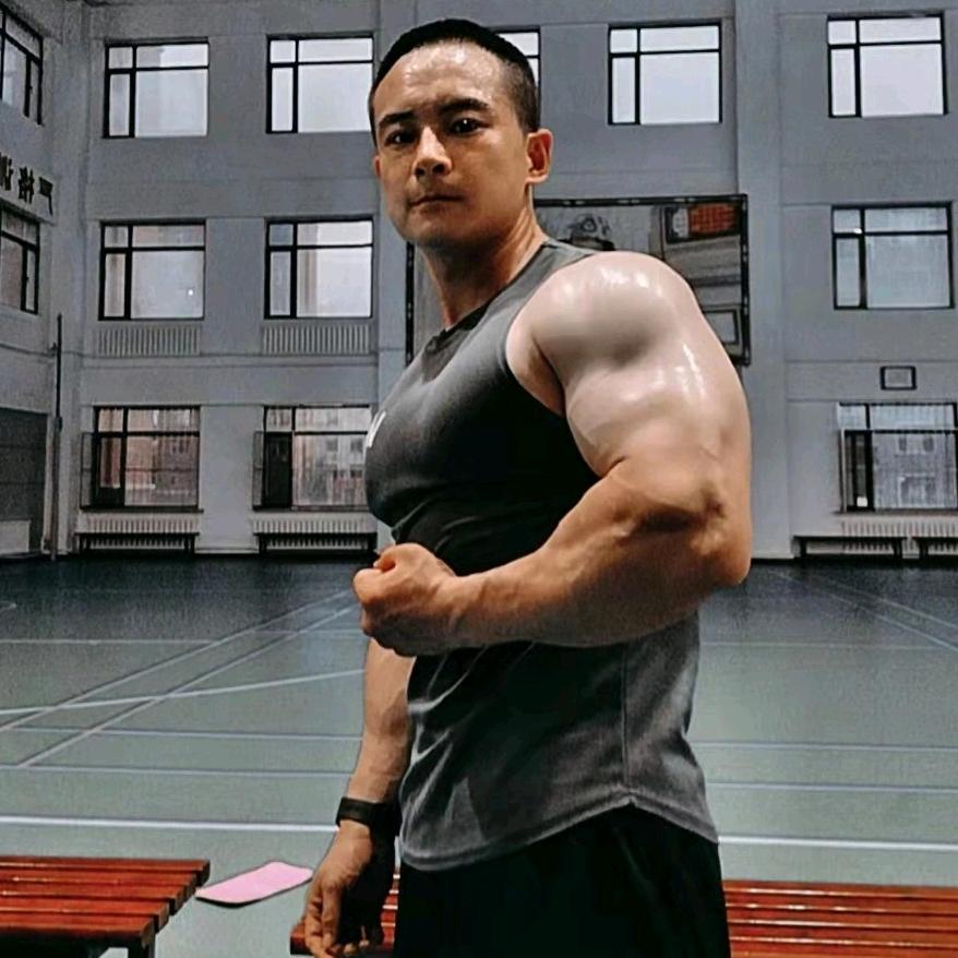 诗小龙(健身教练)