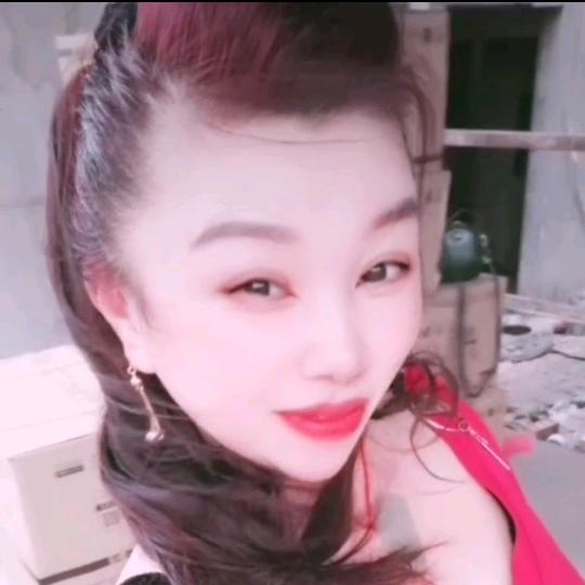 邓玲<🌹🌹爱笑的妞＞