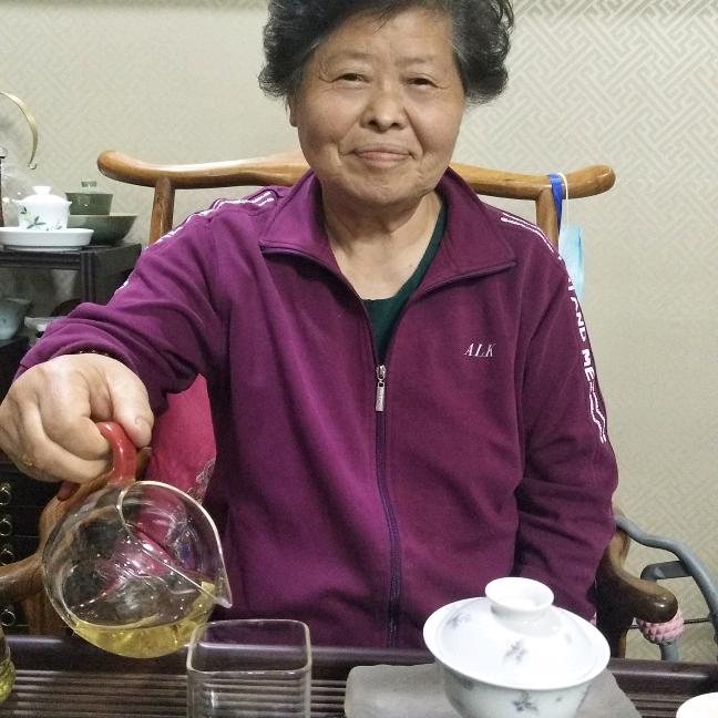 美林茶业老太太