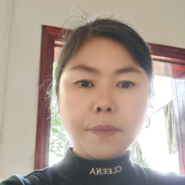 小丫头承接酒席与艺术表演