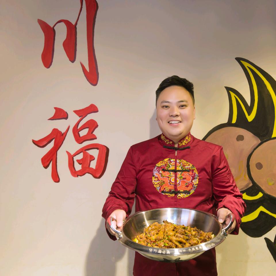 开火锅店的小彭