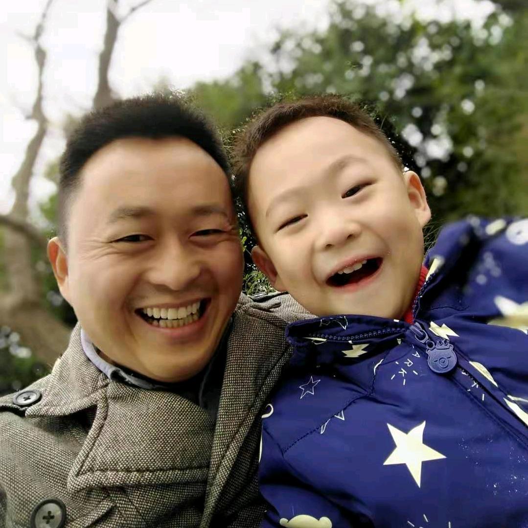 带娃的外贸小伙