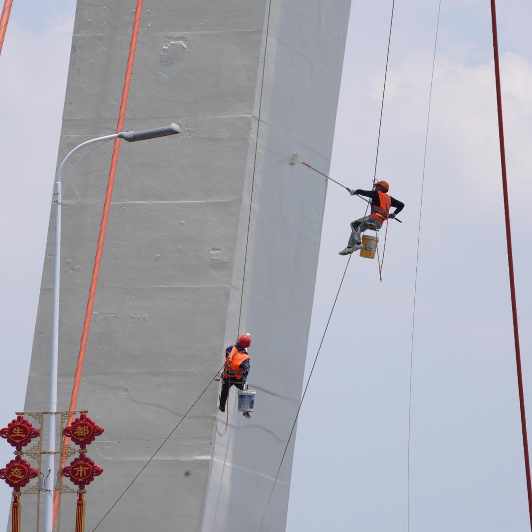 夜里无人点燃烟