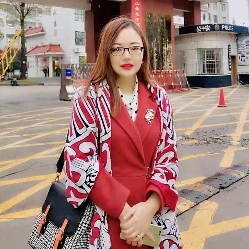 常德虹霖美校就业中心Vivian老师