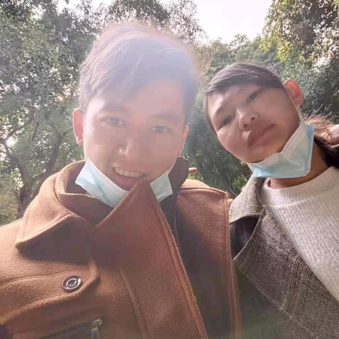 走在奔波的路上。