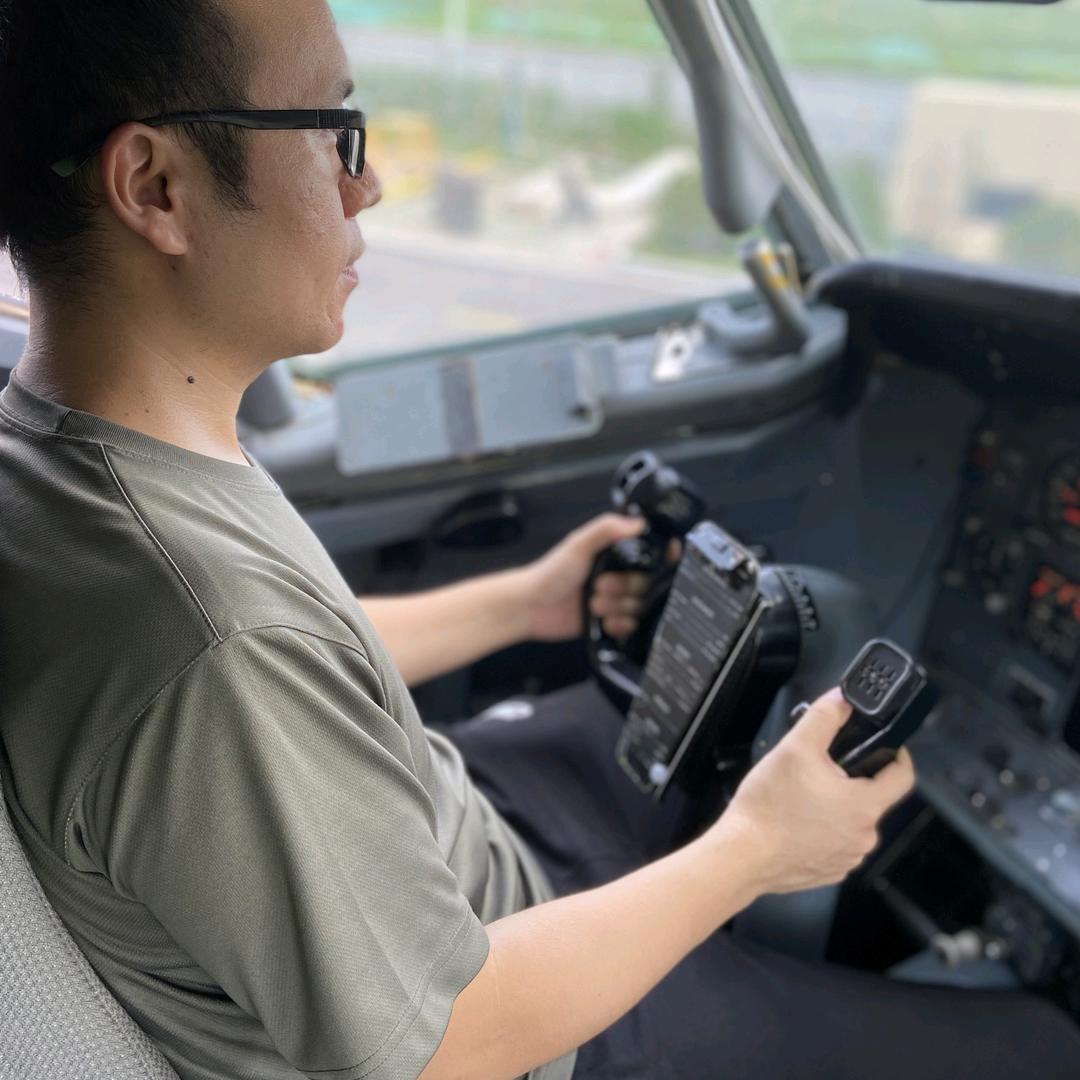 ✈️修飞机的南老师