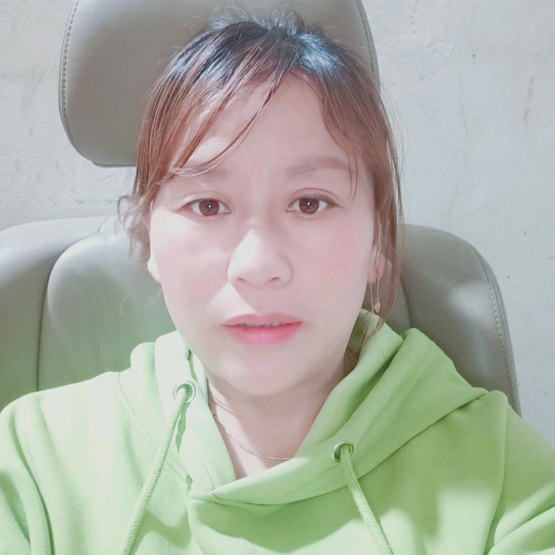 小何
