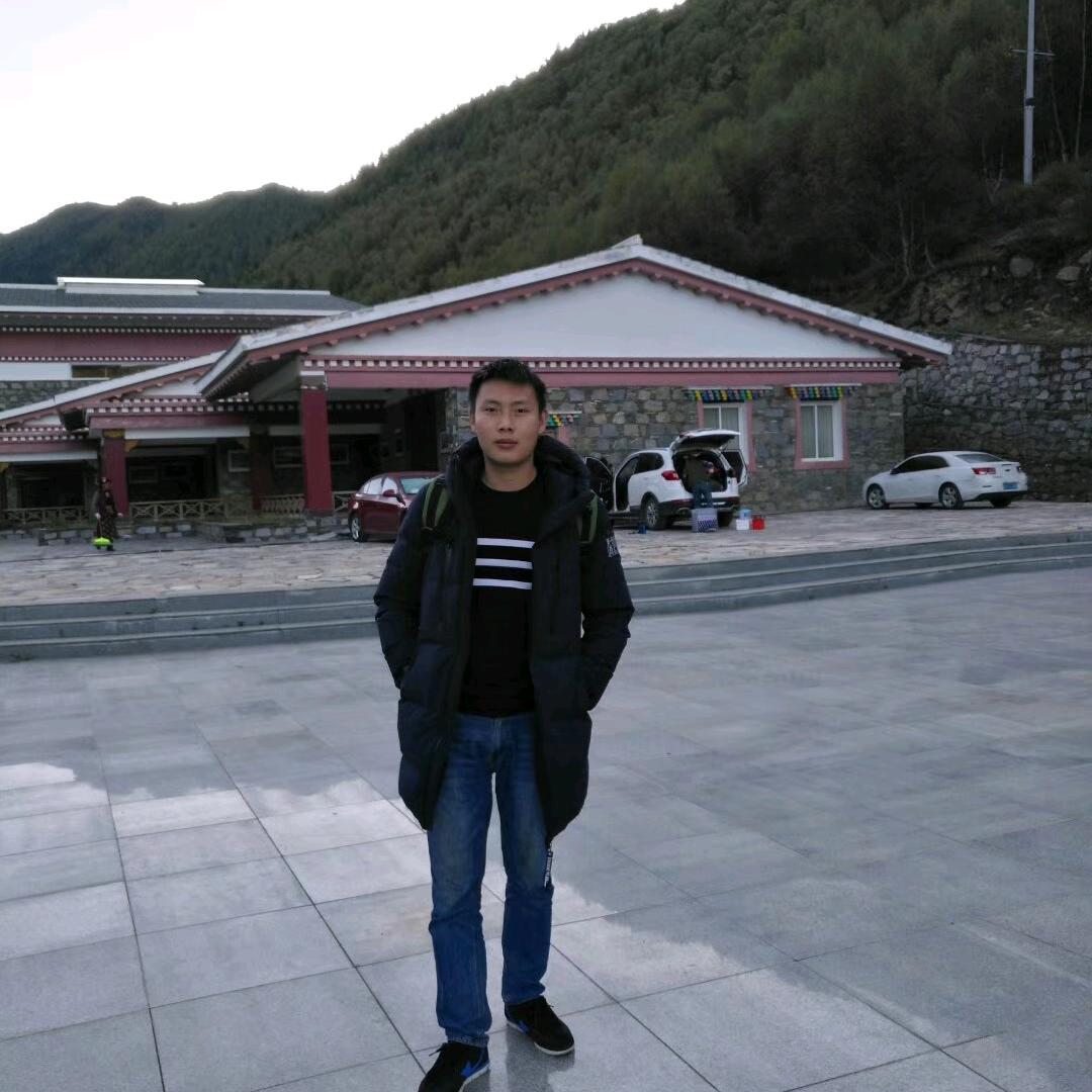 成都龙泉山下的养蜂人杨洋