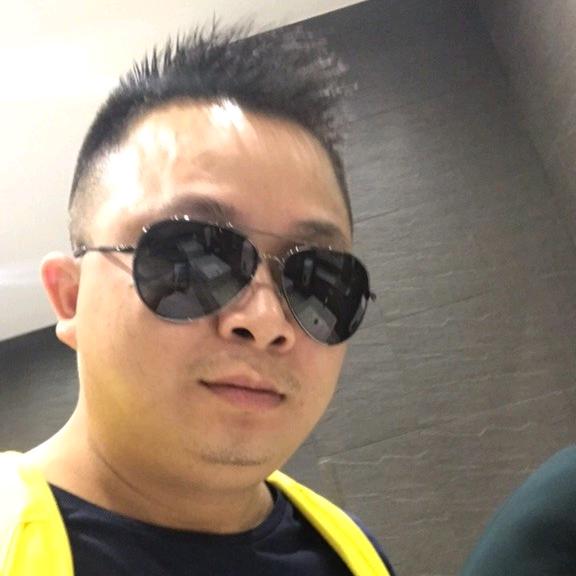 帅气的师兄