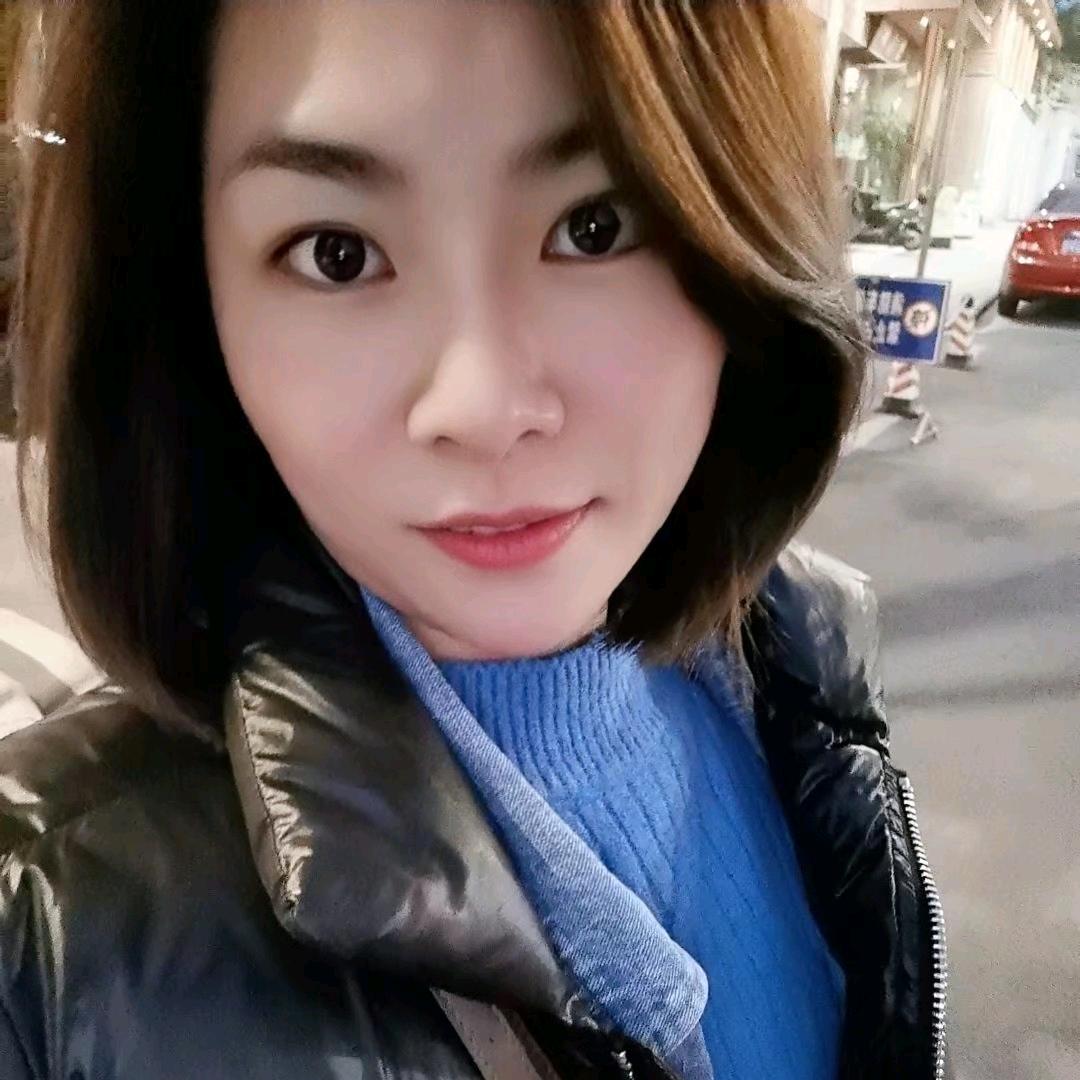 低调。女人
