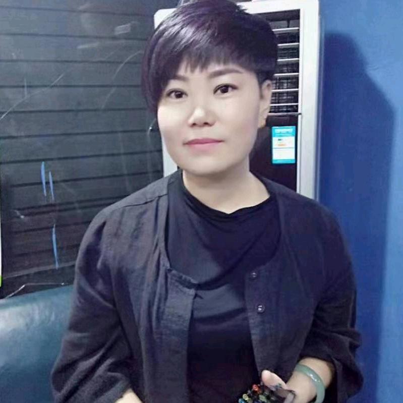 宝丰步行街衣上美女装