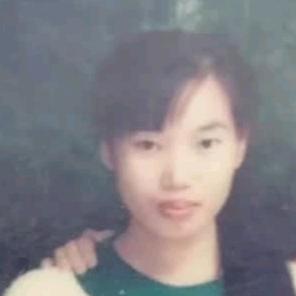 何英