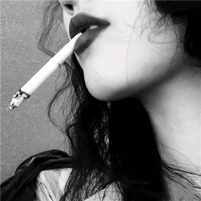 爱玩游戏的大妈