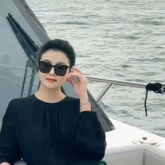 爱旅游的甜梅子
