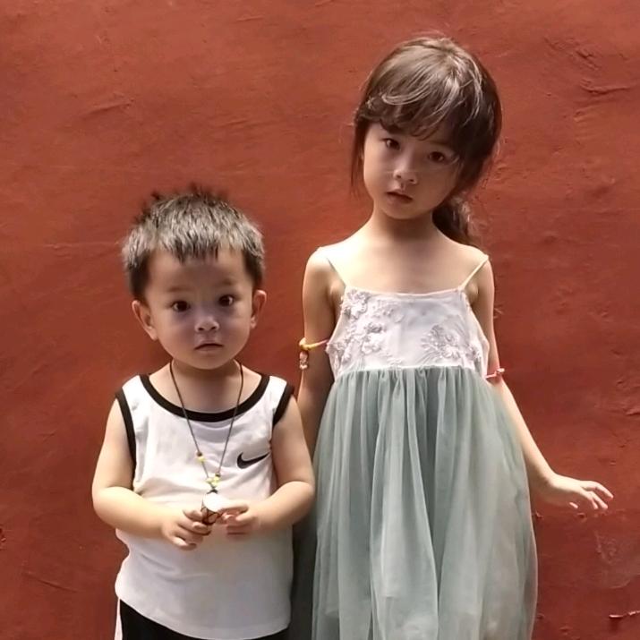 蓝天下便是阳光亲亲