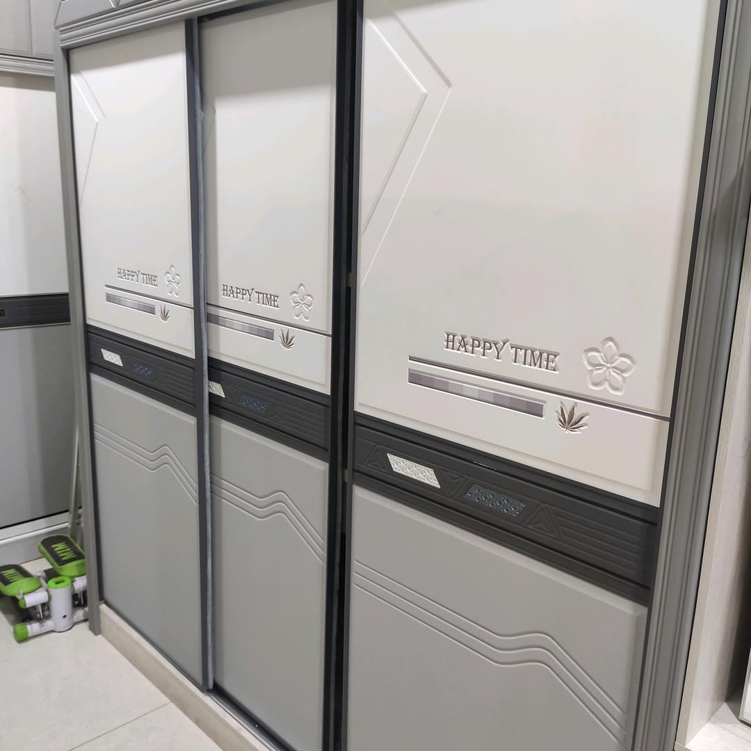 北流市新圩镇鸿杨衣柜门厂