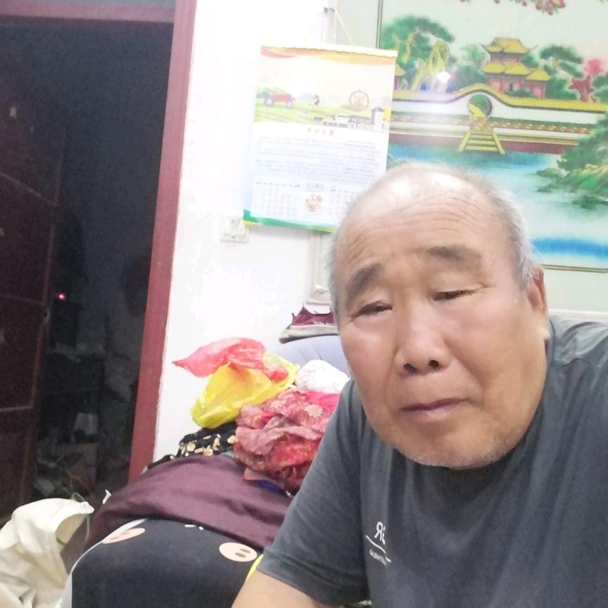 我爱看抖音。