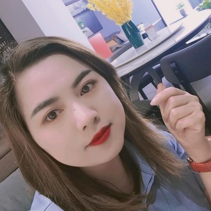 卖派格森吊顶的小姐姐🌺