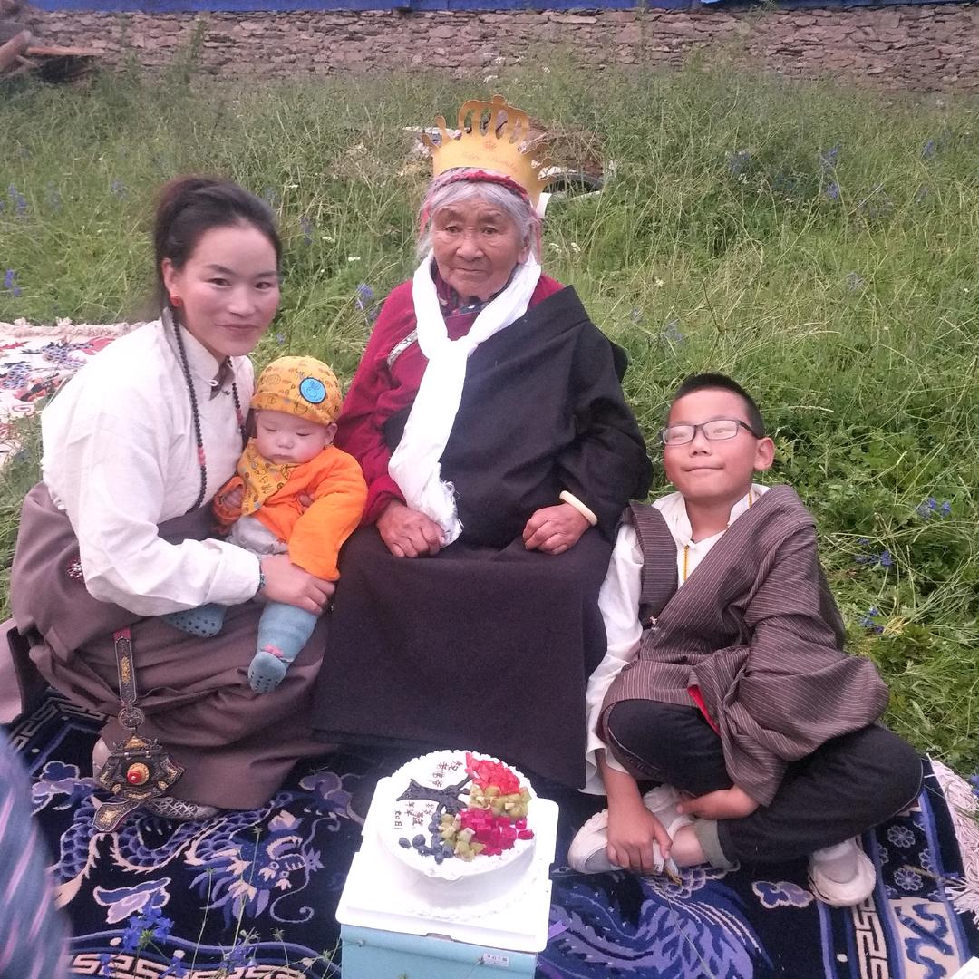 ཨ་ལོ   曲措