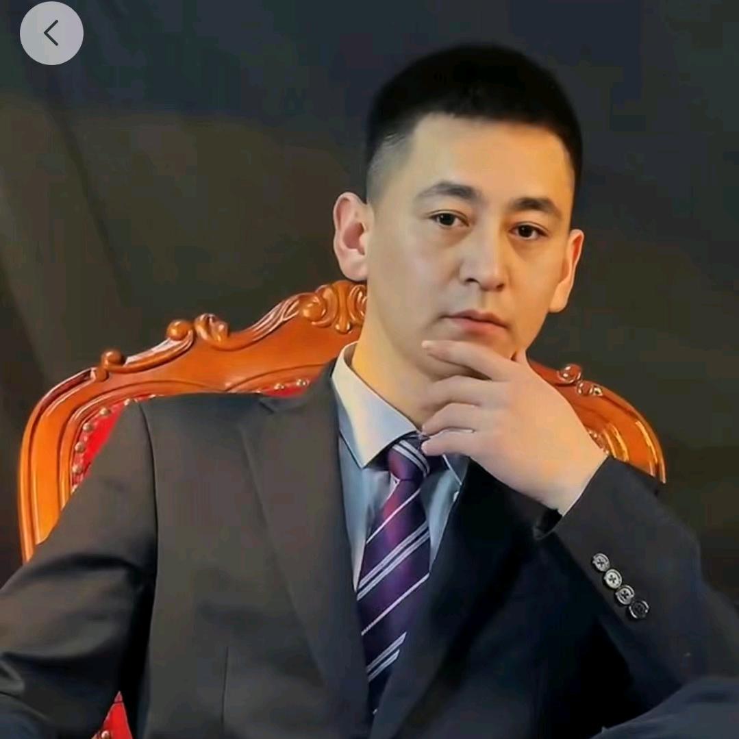 飞翔的雄鹰