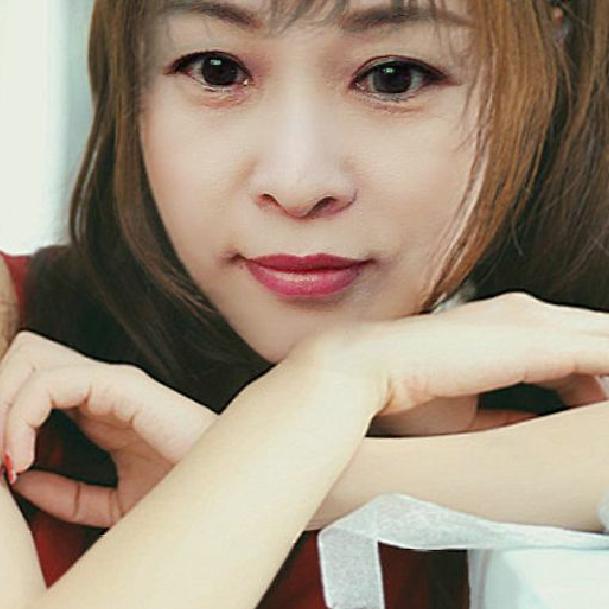 打不倒的小草。青青