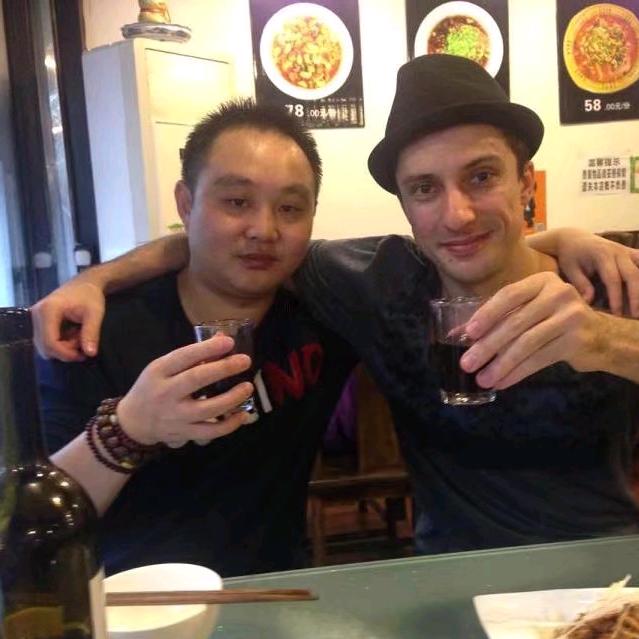 奋斗不止，向阳而生。