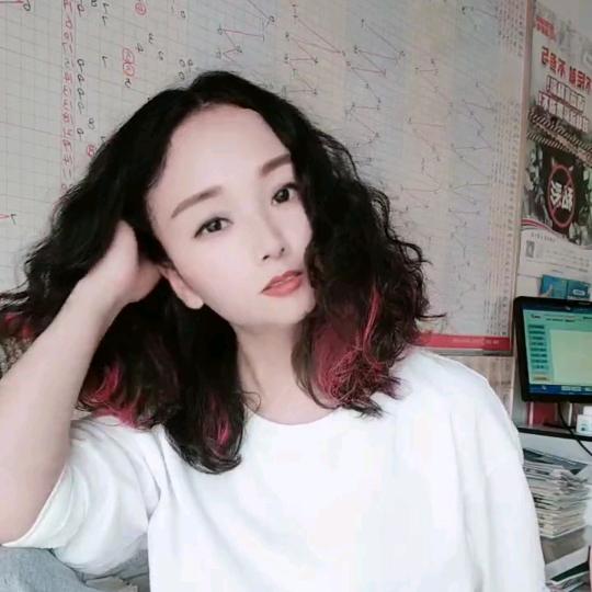 爱笑的小黑猪