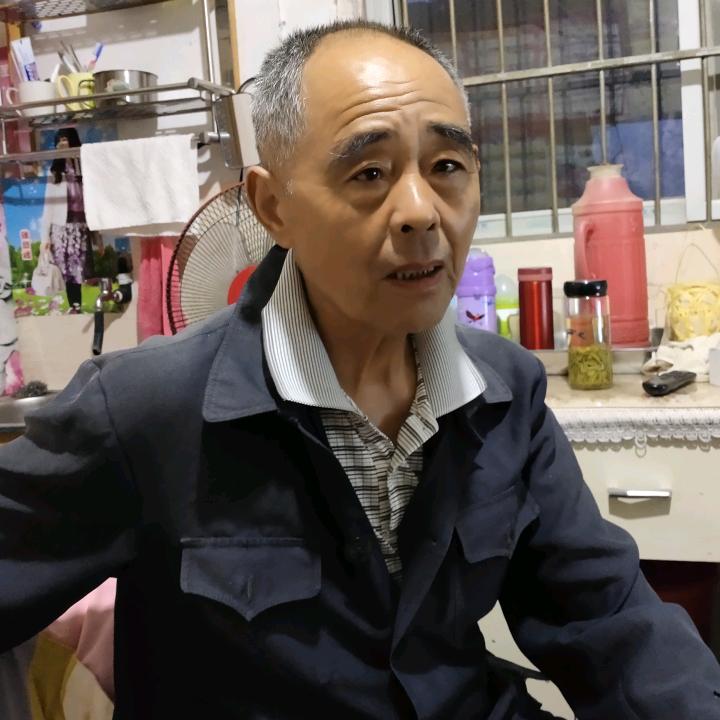 蓝色