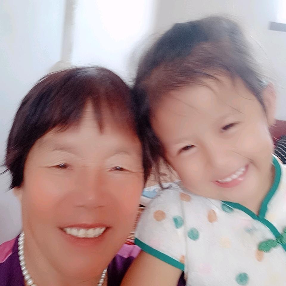 开心小美女