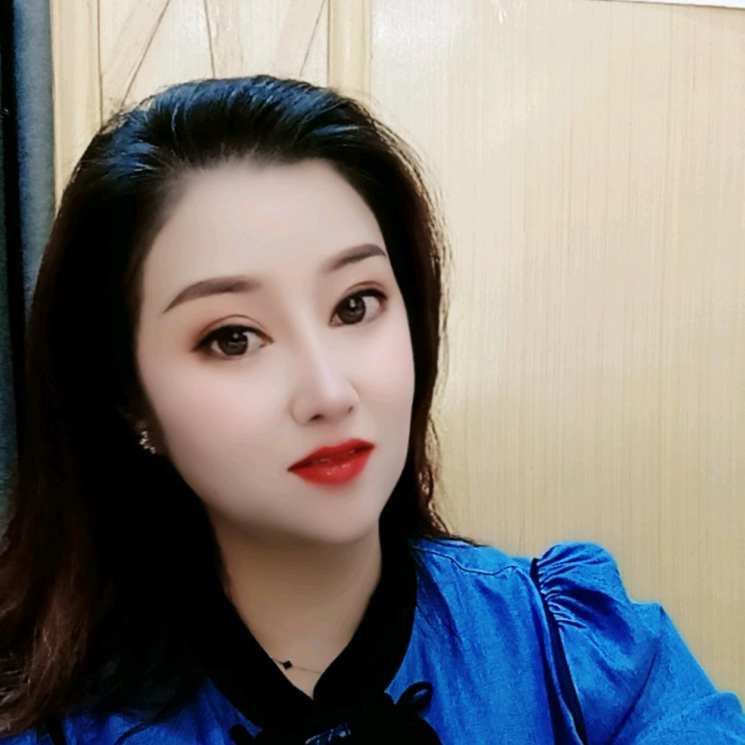 《伊嘉依》时尚女装店