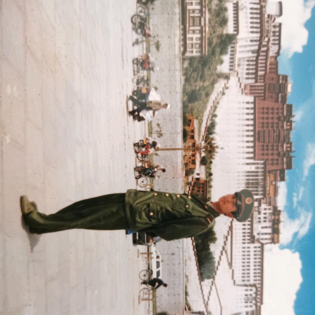 成乐居过桥米线烤全羊