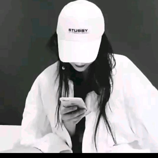 清风耳畔拂