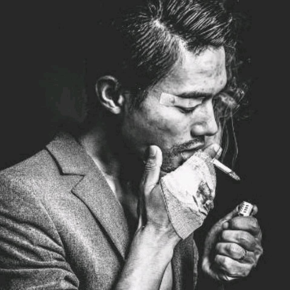 三 三   🚬