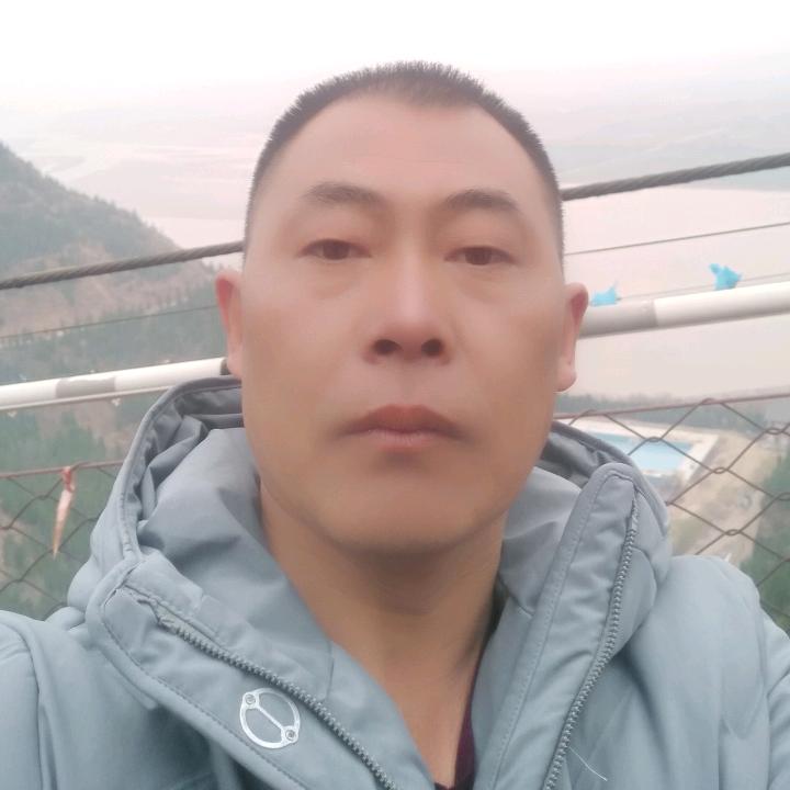 窗外晚风春
