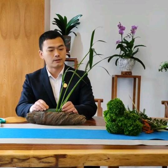 圆满人生花艺培训师~曾志