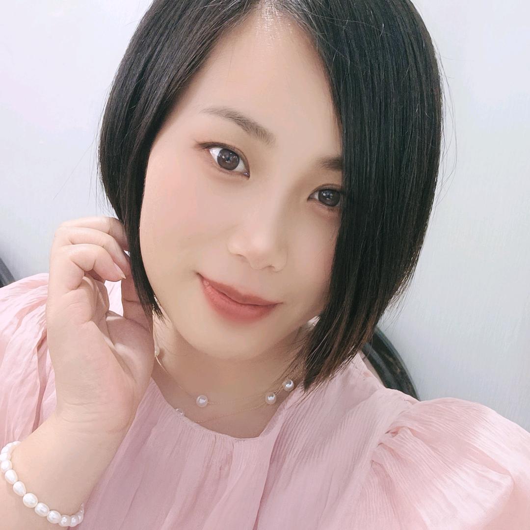 简约衣柜服装店