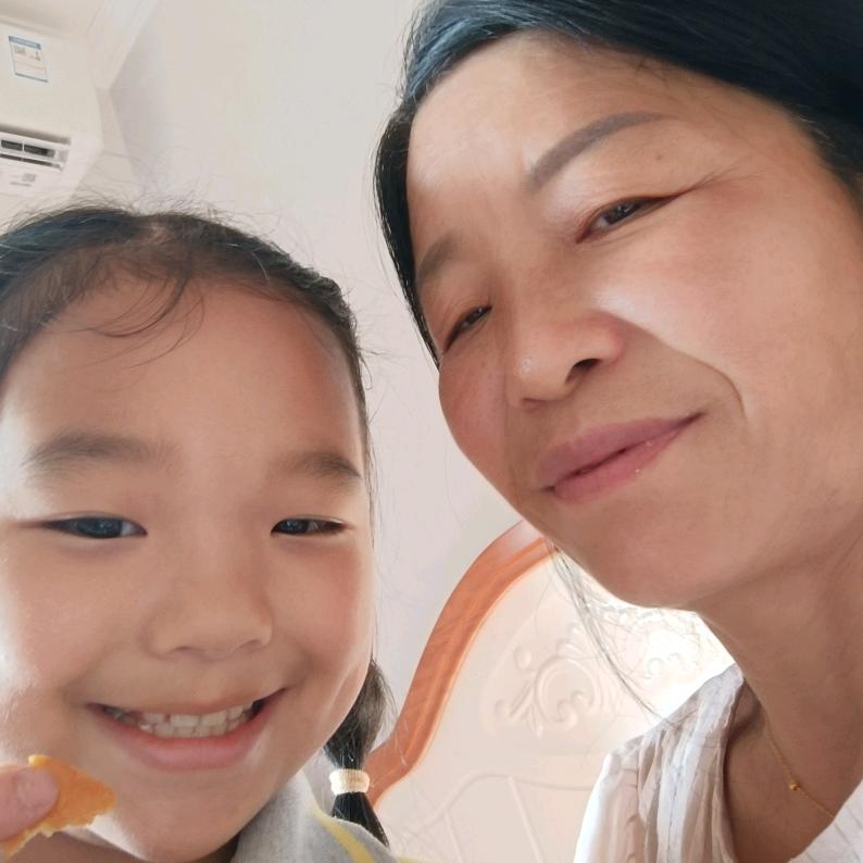 杜子潇和她的奶奶呀！