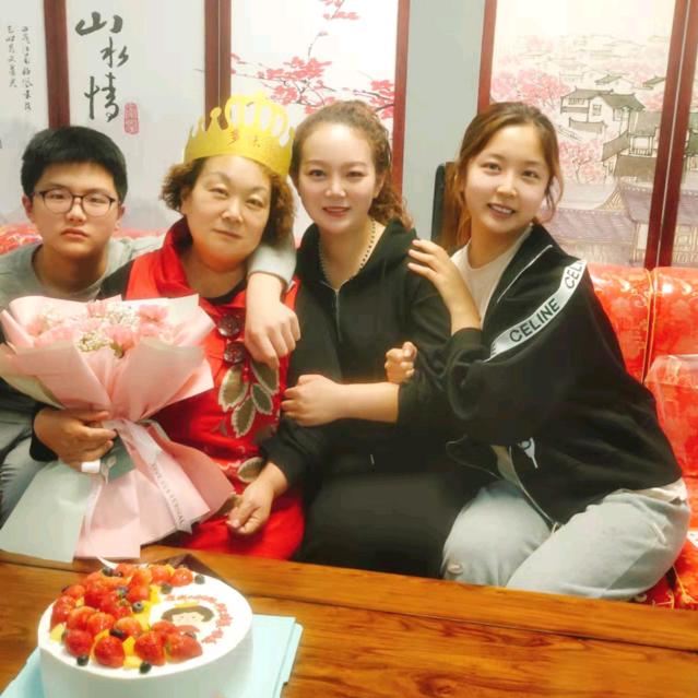三个孩子的单亲妈妈（在奋斗）