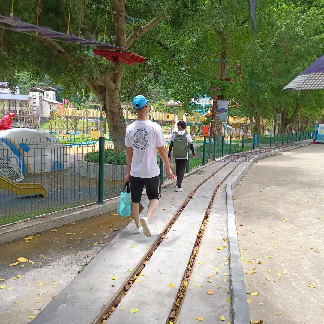 硪姓何。 却不是你的唯一、