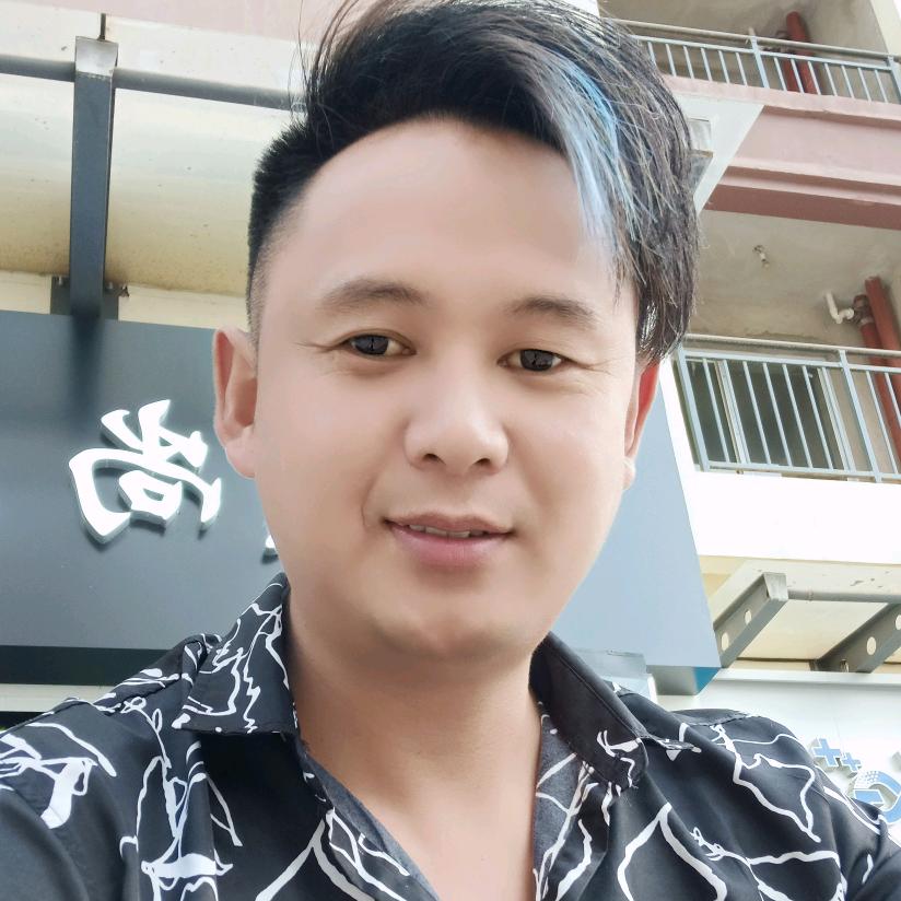 杨爱吃烤全狼