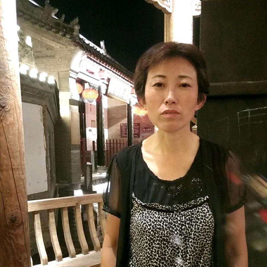 地摊帽子姐